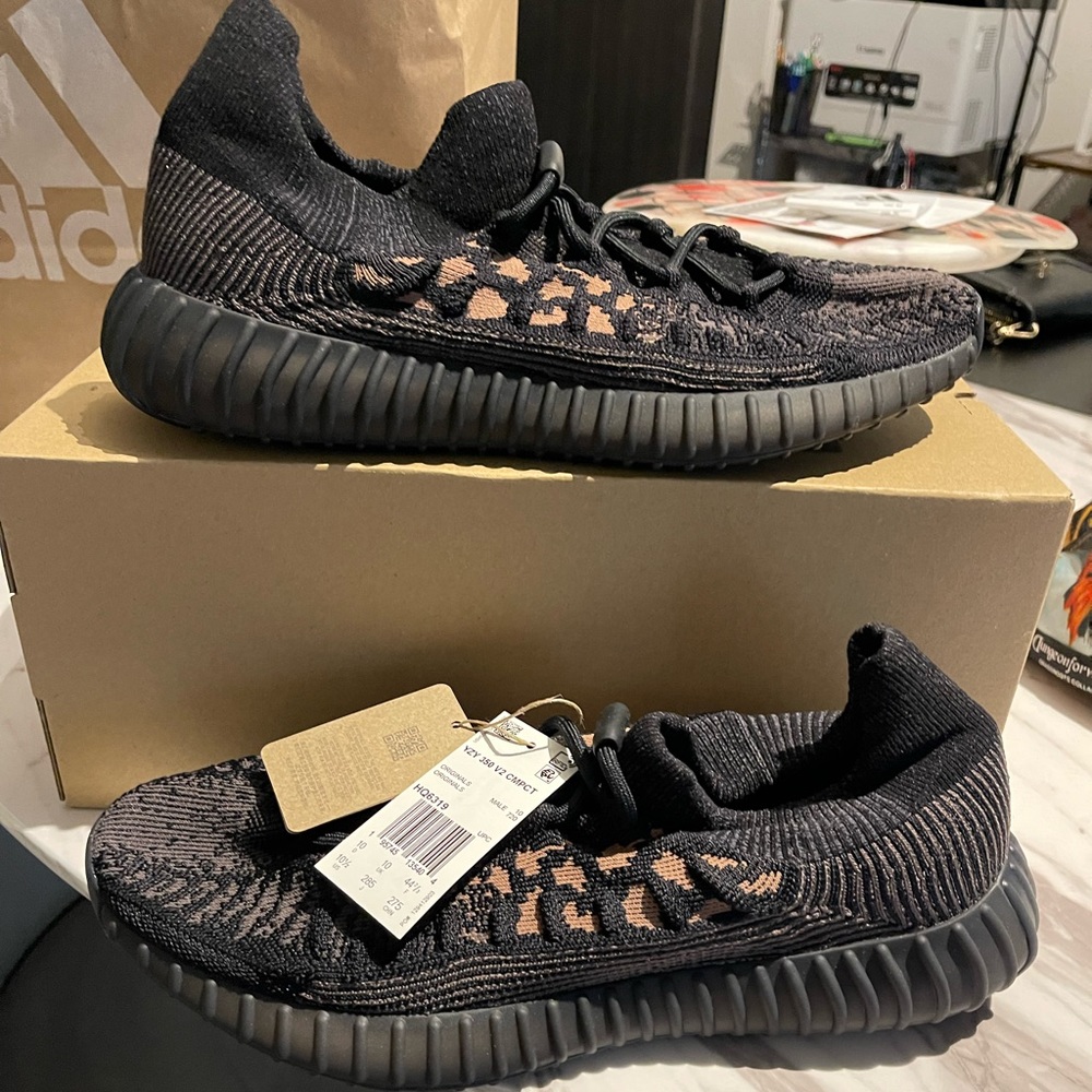 Yeezy 350 knit V2 CMPCT Slate Carbon Black Adidas sneakers 10.5 Kanye HQ6319